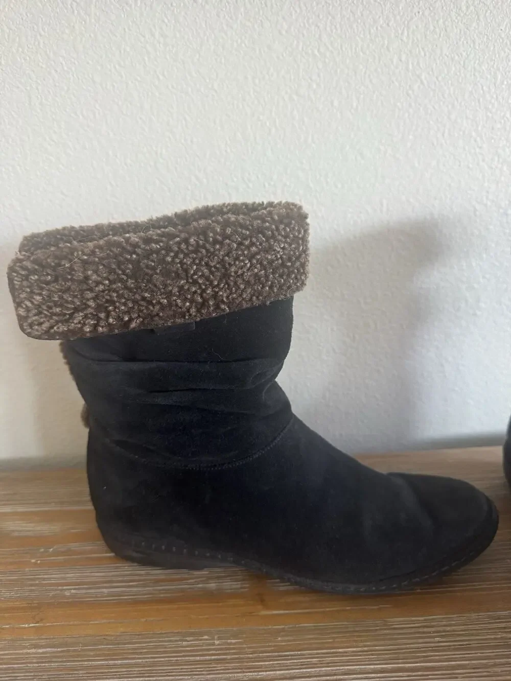 Stuart Weitzman Black Suede Ankle Boots Shearling Accents Foldover Women’s Sz 8